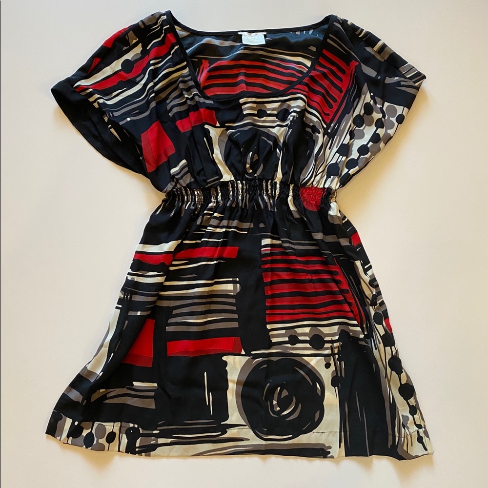 Patterned short dress. Multi colored.